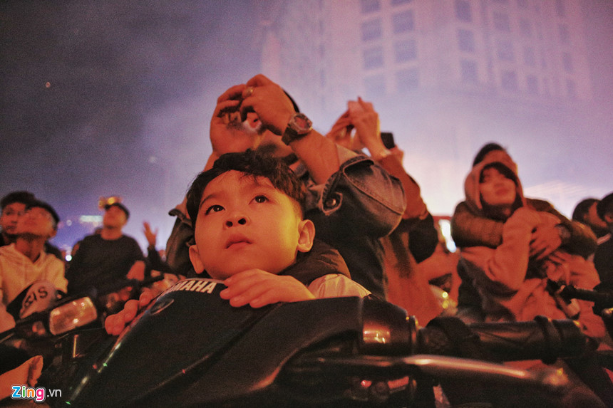 Pháo hoa chào năm mới khắp ba miền Bắc Trung Nam