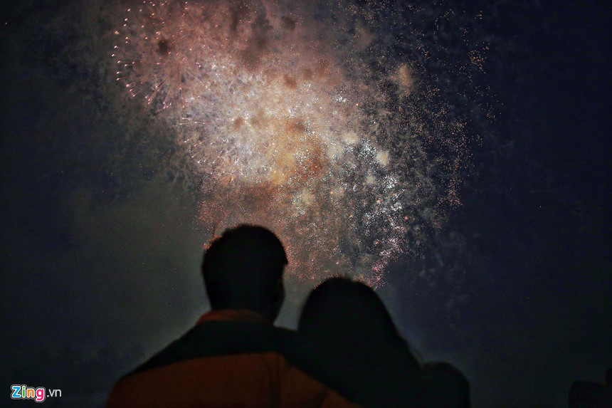 Pháo hoa chào năm mới khắp ba miền Bắc Trung Nam