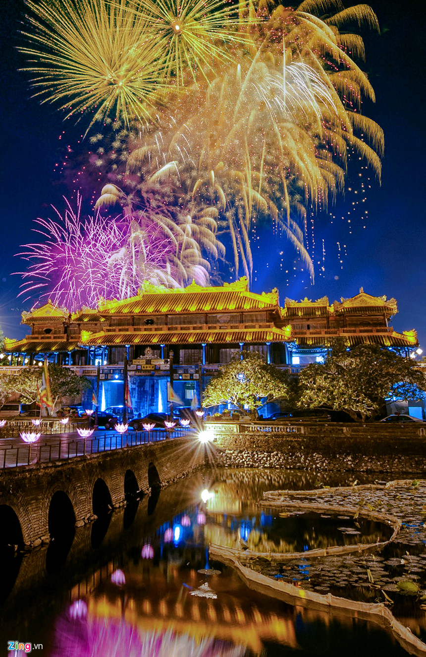 Pháo hoa chào năm mới khắp ba miền Bắc Trung Nam