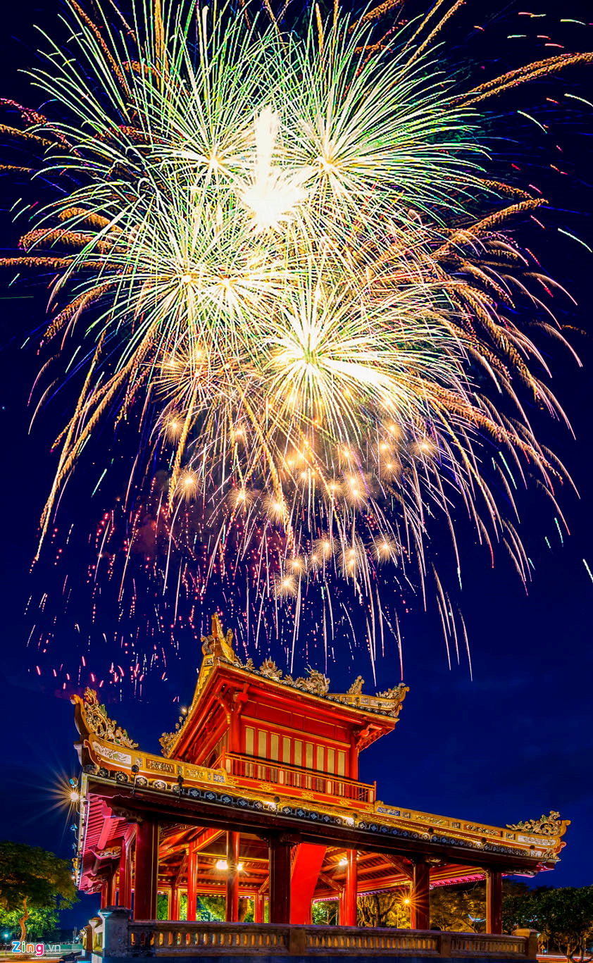 Pháo hoa chào năm mới khắp ba miền Bắc Trung Nam