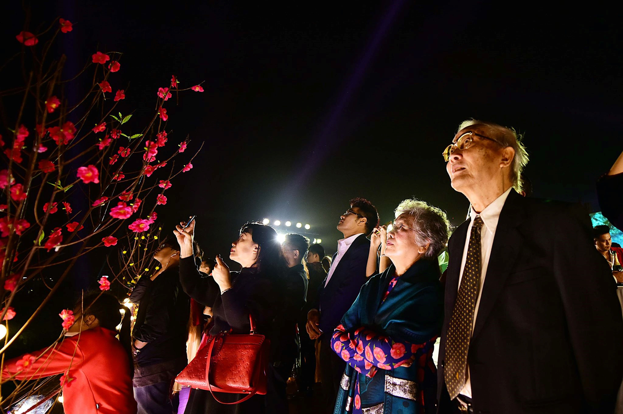 Pháo hoa chào năm mới khắp ba miền Bắc Trung Nam