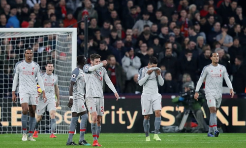 Liverpool chỉ hơn Man City ba điểm