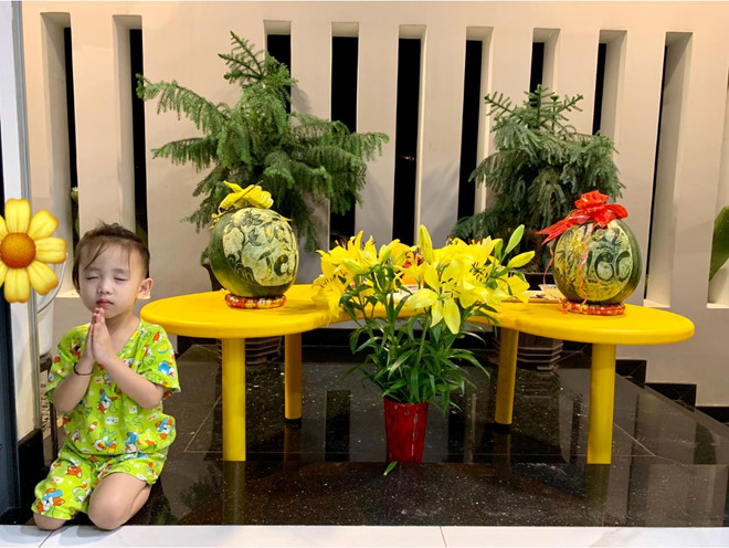 Sao Việt đón giao thừa ấm áp cùng gia đình, bạn bè