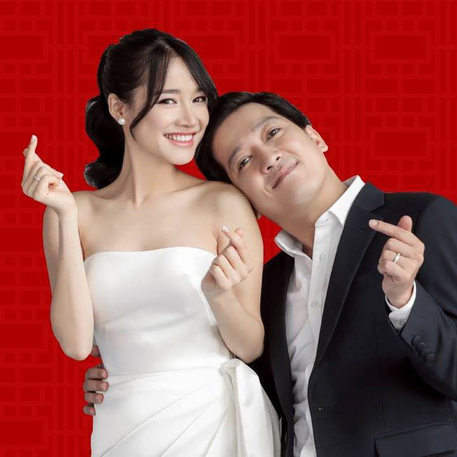 Vừa qua giao thừa, Nhã Phương đã khoe khoảnh khắc hạnh phúc bên ông xã Trường Giang