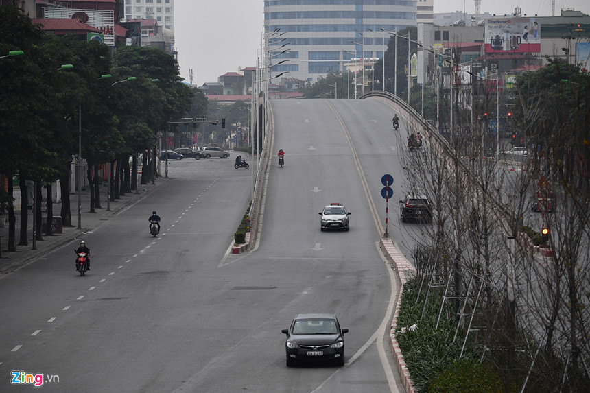 Cảnh vắng vẻ ở Hà Nội sáng mùng 1 Tết
