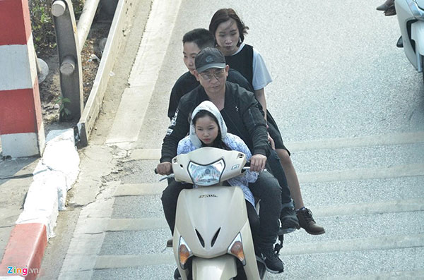 Đường phố Hà Nội tắc cứng, hỗn loạn chiều mùng 1 Tết