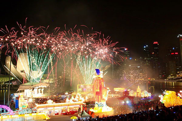 Khung cảnh chen lấn từ cuộc đua thắp hương cầu may đầu năm Kỷ Hợi của người dân Singapore