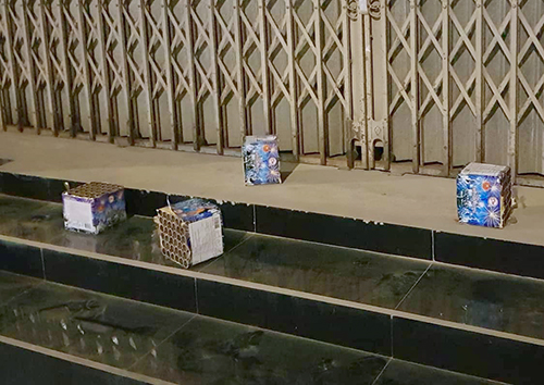 Xác pháo vương vãi trên quốc lộ ở Hà Tĩnh