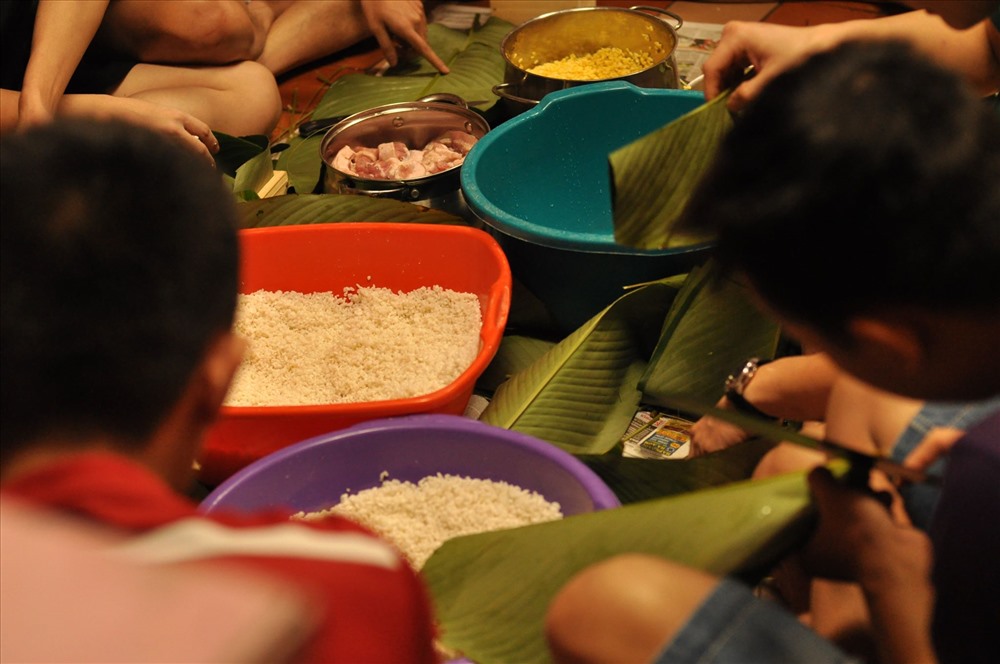 Du học sinh ở nước ngoài ăn Tết cổ truyền ra sao?