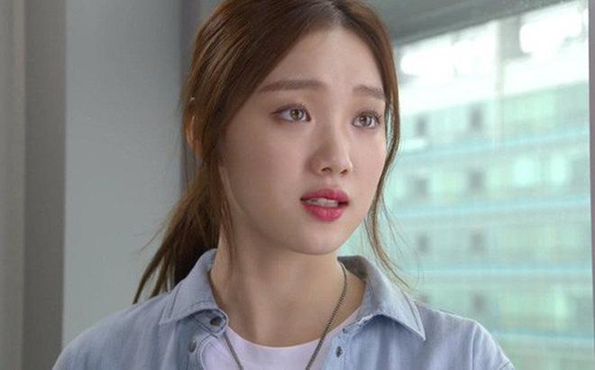 Em họ nhà chồng về ăn Tết cùng, tôi không thể ngờ sự thật về thân phận của cô ta…