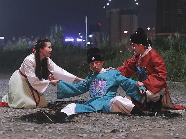 Táo Quân năm nay hay vì quá mặn, nhưng hài kiểu Táo Quậy thì có cười cũng... không nổi