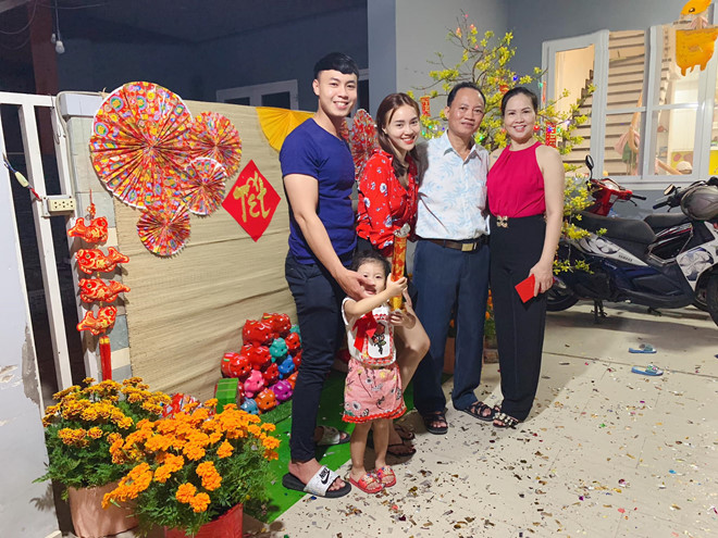 Sơn Tùng M-TP đón Tết cùng gia đình ở quê nhà Thái Bình