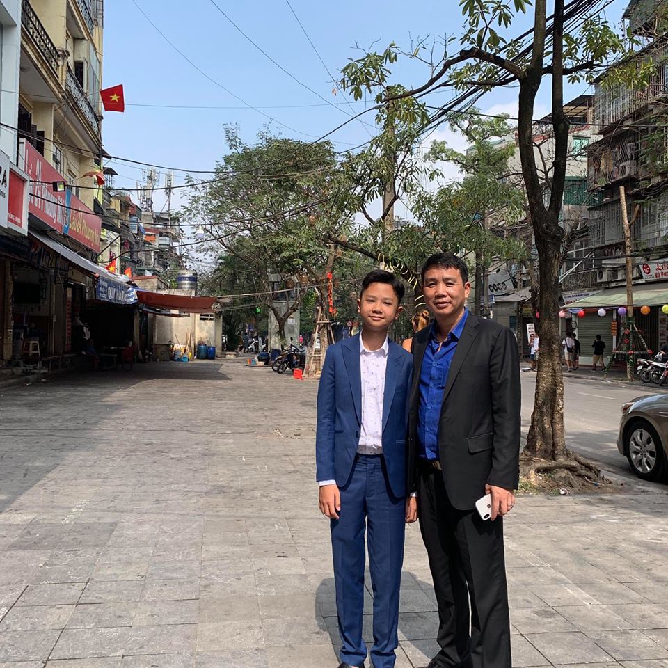 Khoe ảnh gia đình qua 3 năm, Quỳnh Anh Shyn lần đầu tiên mất spotlight vì cậu em càng lớn càng điển trai