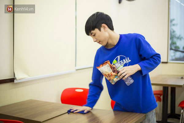 Nỗi lòng của những sinh viên bám trụ Hà Nội trong dịp Tết để làm thêm: Buồn chứ, nhưng vẫn phải cố gắng…