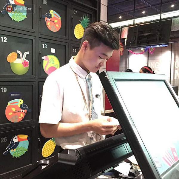 Nỗi lòng của những sinh viên bám trụ Hà Nội trong dịp Tết để làm thêm: Buồn chứ, nhưng vẫn phải cố gắng…