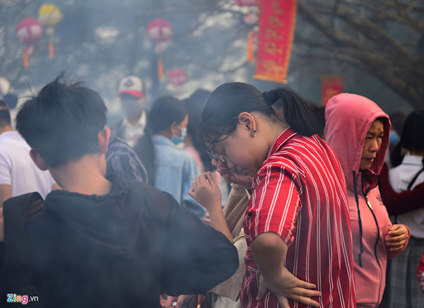 Kiểu xả rác kỳ cục sau khi làm lễ ngày Tết