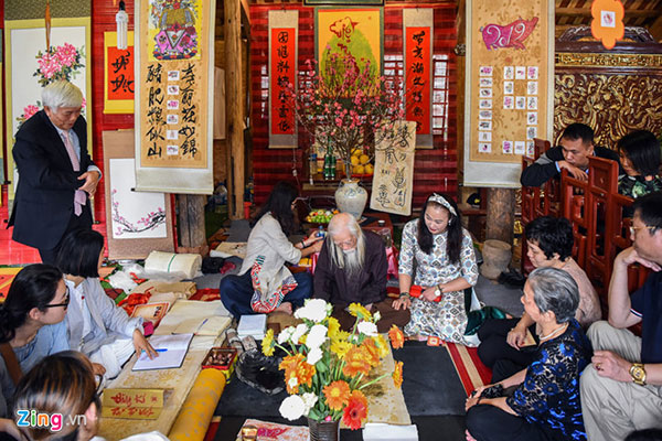 Người Hà Nội đi xin chữ đầu năm