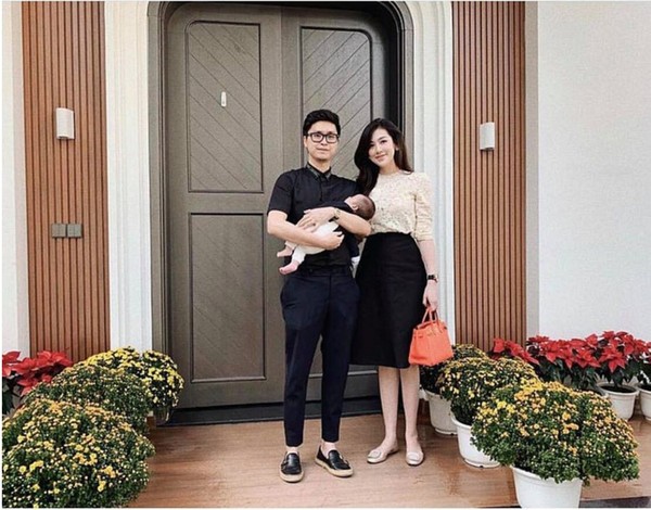 Khoảnh khắc đón Tết cùng nhau của các cặp đôi Sao Việt: Mỗi cây mỗi hoa, mỗi nhà mỗi cảnh