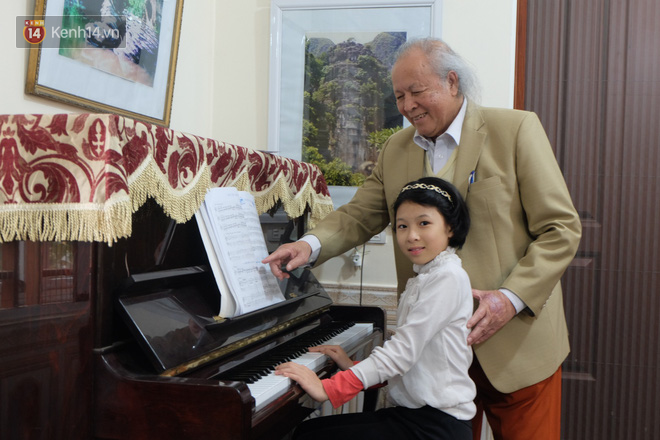 Cái Tết thứ 11 đầm ấm của cặp vợ chồng ông cháu lệch nhau 50 tuổi ở Hà Nội: Tôi thích lan và anh ấy trồng cả vườn hoa lan sau nhà