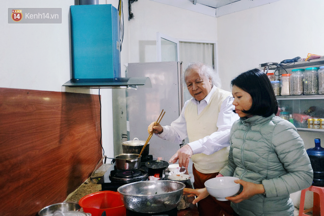Cái Tết thứ 11 đầm ấm của cặp vợ chồng ông cháu lệch nhau 50 tuổi ở Hà Nội: Tôi thích lan và anh ấy trồng cả vườn hoa lan sau nhà