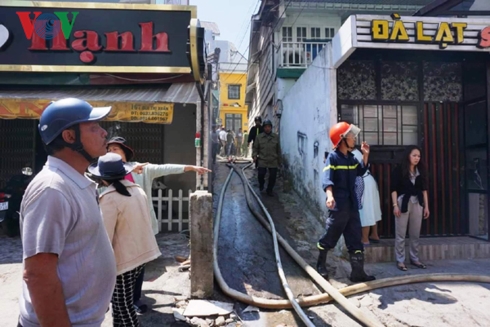 Hỏa hoạn ở Đà Lạt khiến người dân và khách du lịch hoảng hốt