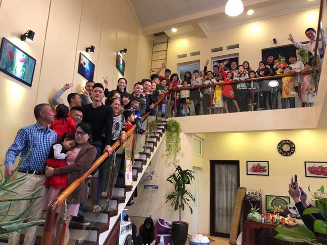 Dân mạng khoe ảnh đại gia đình sum họp ngày Tết: Không có đông nhất, chỉ có đông hơn!