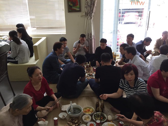 Dân mạng khoe ảnh đại gia đình sum họp ngày Tết: Không có đông nhất, chỉ có đông hơn! Dân mạng khoe ảnh đại gia đình sum họp ngày Tết: Không có đông nhất, chỉ có đông hơn!