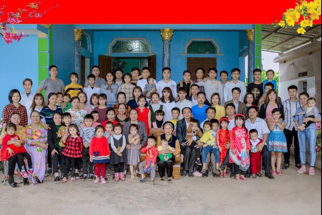 Dân mạng khoe ảnh đại gia đình sum họp ngày Tết: Không có đông nhất, chỉ có đông hơn!