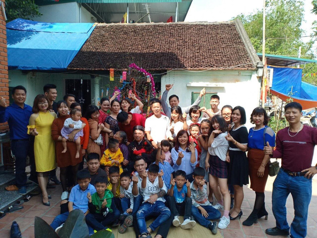 Dân mạng khoe ảnh đại gia đình sum họp ngày Tết: Không có đông nhất, chỉ có đông hơn!