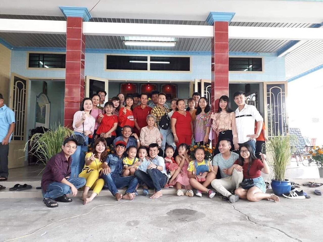 Dân mạng khoe ảnh đại gia đình sum họp ngày Tết: Không có đông nhất, chỉ có đông hơn!