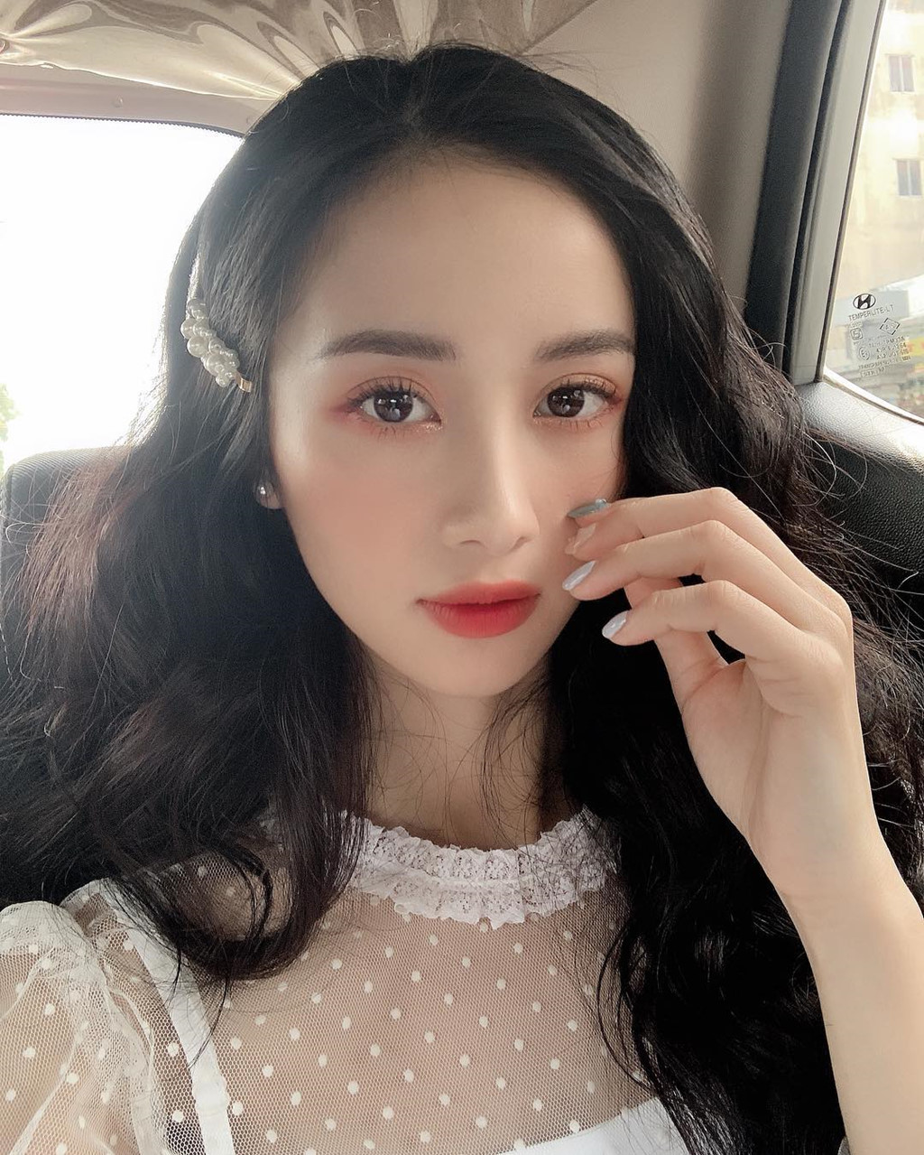 Hot girl tuổi Hợi: Người hạnh phúc bên chồng, kẻ theo nghiệp diễn xuất