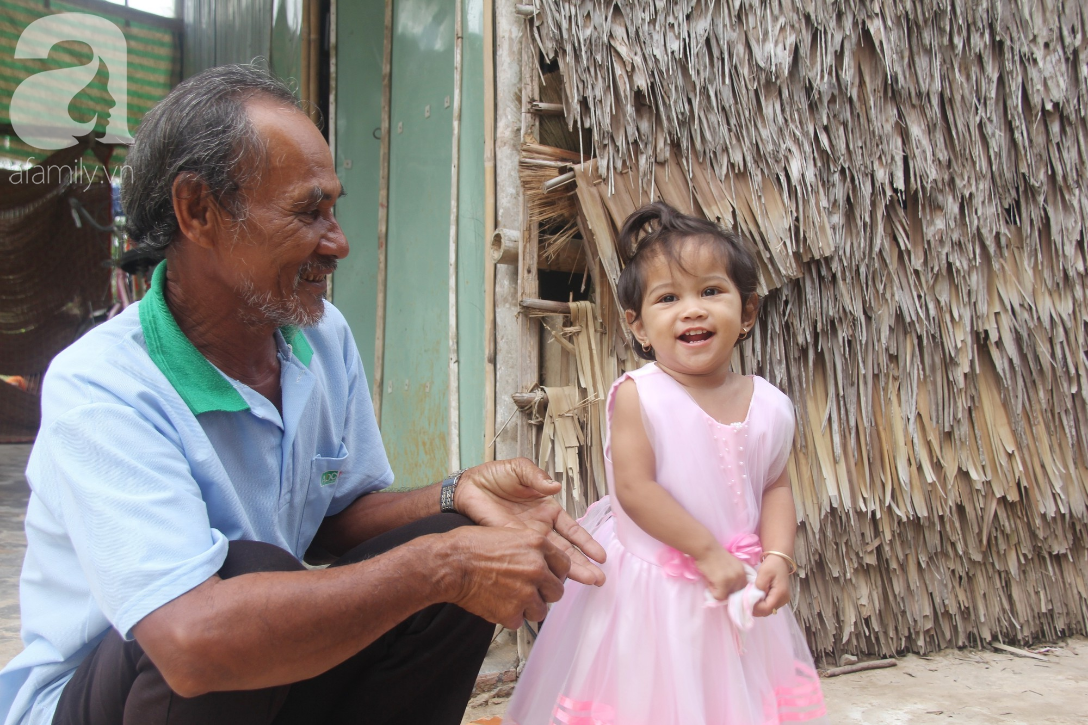 Cái Tết thứ 2 của người mẹ điên ở Trà Vinh: Hạnh phúc và tràn ngập tiếng cười khi con gái cất tiếng gọi mẹ