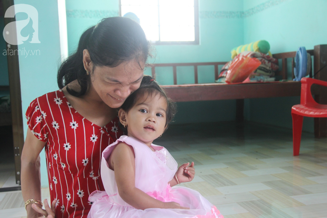 Cái Tết thứ 2 của người mẹ điên ở Trà Vinh: Hạnh phúc và tràn ngập tiếng cười khi con gái cất tiếng gọi mẹ