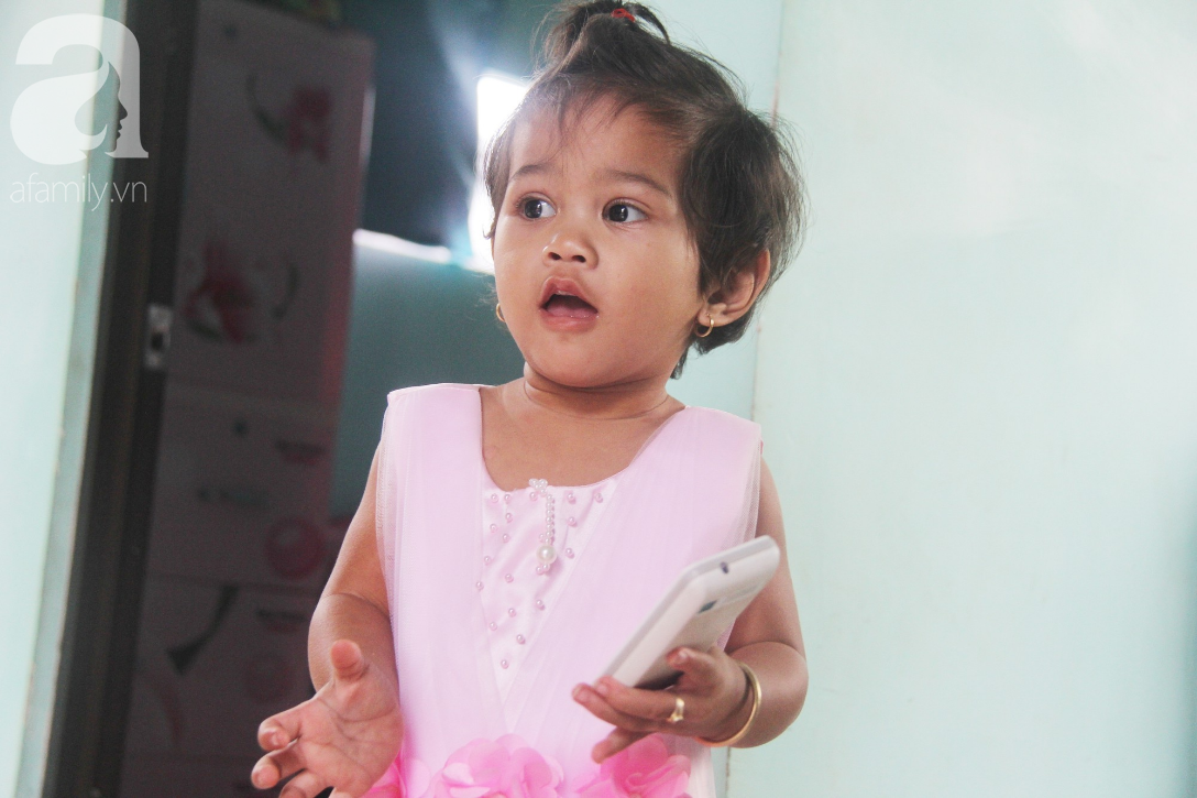 Cái Tết thứ 2 của người mẹ điên ở Trà Vinh: Hạnh phúc và tràn ngập tiếng cười khi con gái cất tiếng gọi mẹ