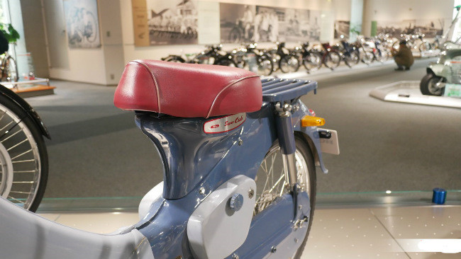 Kim vàng giọt lệ Honda Super Cub nửa thế kỷ vẫn đẹp long lanh