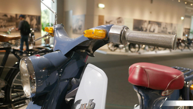 Kim vàng giọt lệ Honda Super Cub nửa thế kỷ vẫn đẹp long lanh