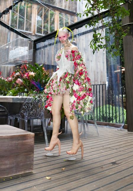 Sốc: Đôi bốt gà chín cựa giá 231 triệu, diện chơi Tết đảm bảo nổi nhất phố