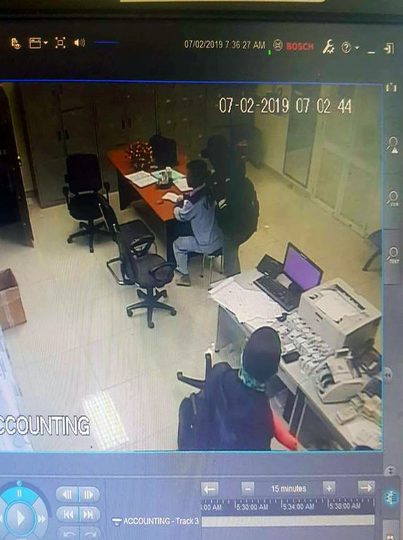 Xông vào trạm thu phí Dầu Giây cướp tiền sáng mùng 3 Tết