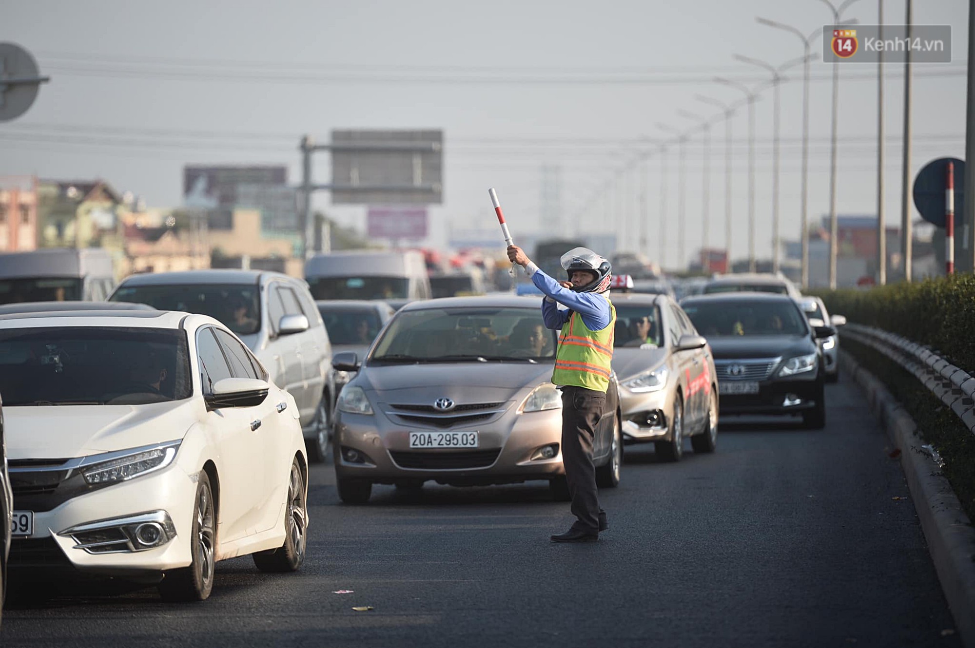 Mùng 4 Tết, cao tốc Pháp Vân - Cầu Giẽ tắc dài do tai nạn liên hoàn giữa 3 ô tô con