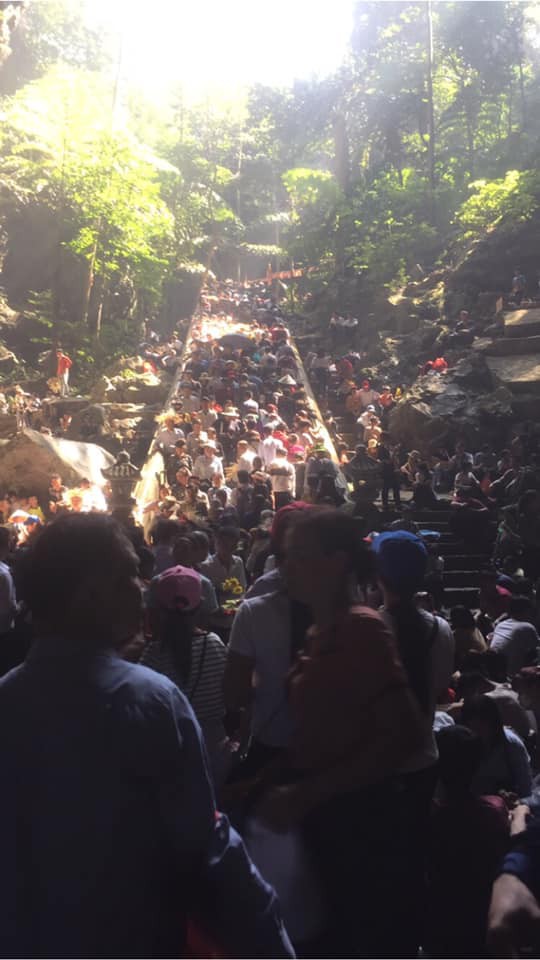 Chùa Hương thất thủ ngày mùng 4 Tết, hàng vạn người chen chân chờ cáp treo lên động Hương Tích