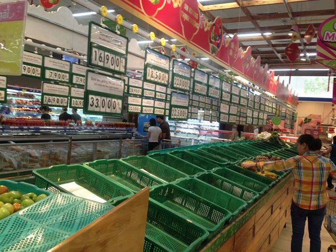 Mùng 4 Tết: Siêu thị vắng hoe, hải sản chợ cóc tăng giá gấp đôi