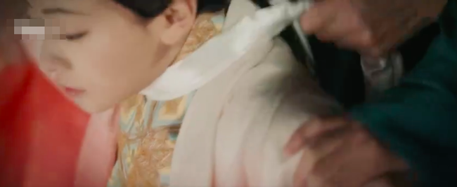 Ngô Cẩn Ngôn có bầu, bị siết cổ suýt chết, bị vu oan giết người, thế mà Hạo Lan truyện vẫn gây thất vọng