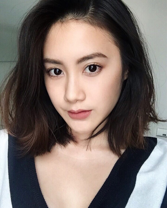 Hot girl Lào gốc Việt đón Tết ở Hà Nội, hào hứng ăn bún riêu vỉa hè