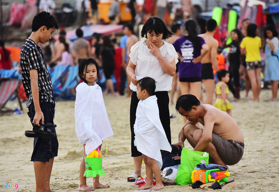 Biển Vũng Tàu đông nghẹt người đầu năm