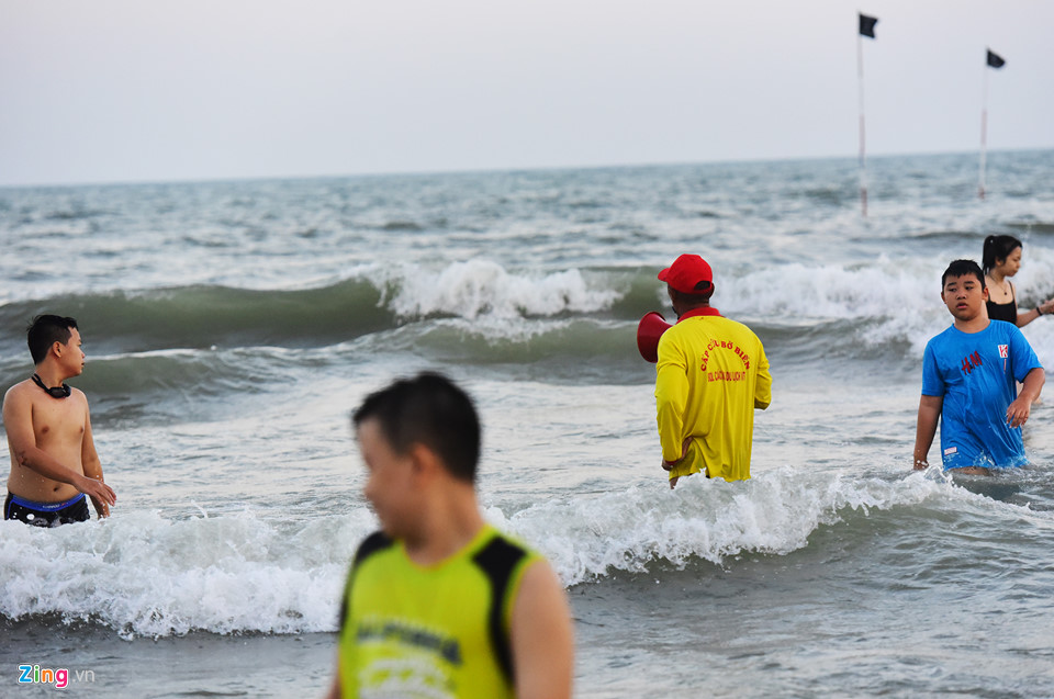 Biển Vũng Tàu đông nghẹt người đầu năm