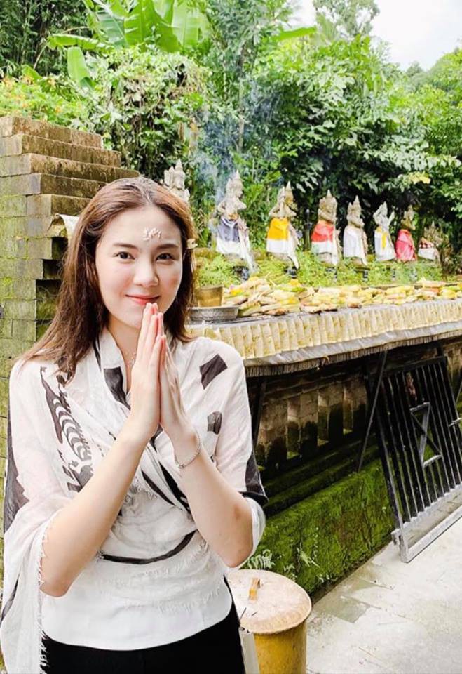 Mọi người vẫn còn hăng say ăn Tết, MC xinh đẹp Mai Ngọc đã cùng ông xã trốn sang Bali nghỉ dưỡng sang chảnh