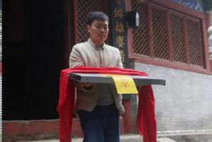 Thờ cúng máy chủ chơi game tại Trung Quốc để cầu may