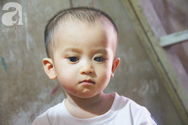 Cái Tết đầu tiên được nhìn thấy ánh sáng mặt trời sau hơn 1 năm mù lòa của bé Gia Anh