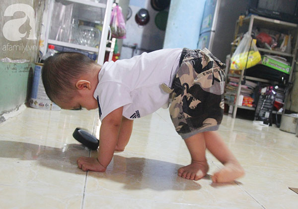 Cái Tết đầu tiên được nhìn thấy ánh sáng mặt trời sau hơn 1 năm mù lòa của bé Gia Anh