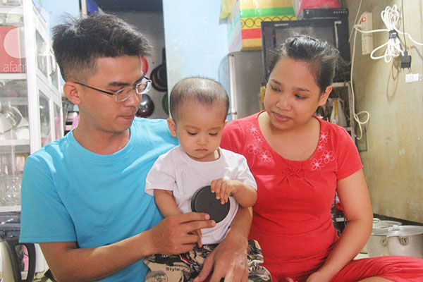 Cái Tết đầu tiên được nhìn thấy ánh sáng mặt trời sau hơn 1 năm mù lòa của bé Gia Anh